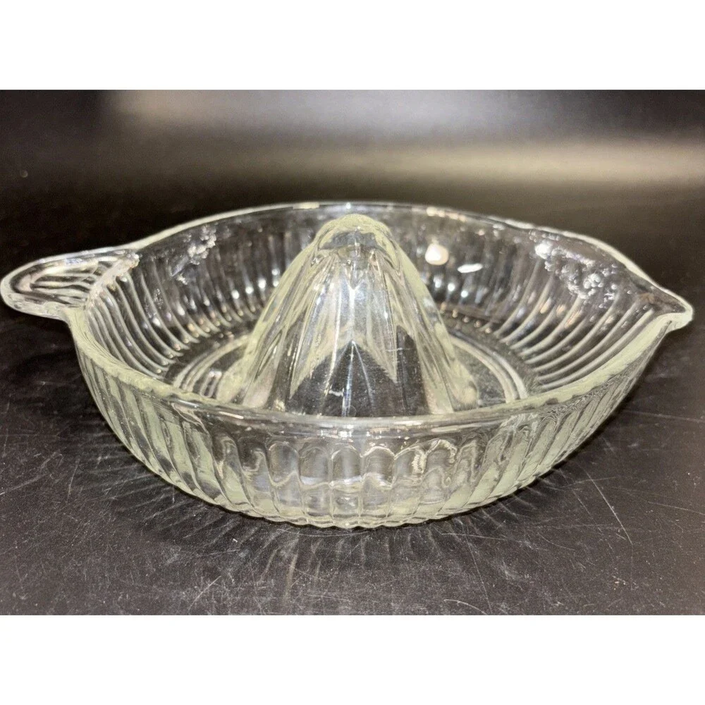Vintage Clear Glass Lemon Orange Citrus Juice Maker Squeezer Reamer Juicer